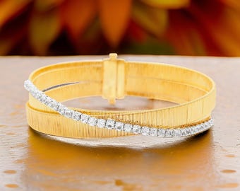 Brazalete cruzado de plata de ley chapado en oro de 14 quilates con zafiro blanco, elegante y brillante.