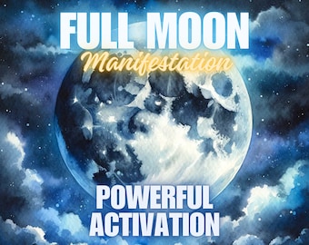 Puede incluir: Una pintura de acuarela de una luna llena en un cielo nocturno con nubes y estrellas. La luna es de color blanco brillante con cráteres grises oscuros. El texto "FULL MOON Manifestation" está por encima de la luna y el texto "POWERFUL ACTIVATION" está por debajo de la luna.