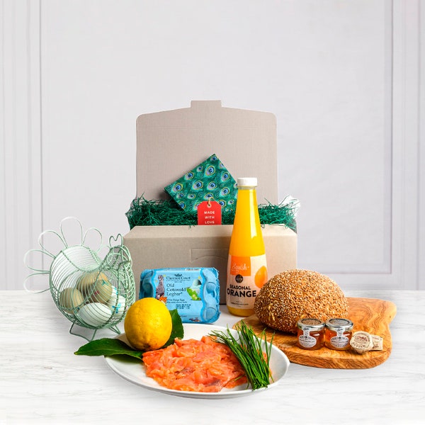 Breakfast Hamper | British Gift Hamper Includes: Smoked Salmon, Eggs, Butter, Bread, Marmalade, Chives, Fresh Orange Juice & Napkins