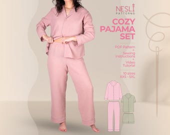 Puede incluir: Un conjunto de pijama rosa polvoriento que consta de una camisa de manga larga abotonada con cuello y pantalones largos a juego. El texto dice NESLI PATTERNS COZY PAJAMA SET, PDF Pattern, Sewing Instructions, Video Tutorial, 10 sizes XXS-5XL.