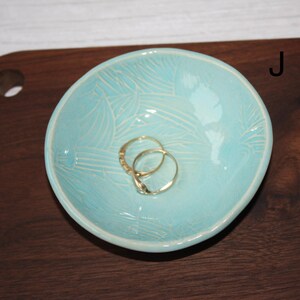Handmade Wonky Ceramic Dish: Ring, Key, Trinket Bowl, Small Soap dish afbeelding 9