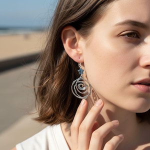 Pendientes colgantes de espiral de plata con cuenta de estrella: pendientes hechos a mano, estilo bohemio, con ganchos personalizados.