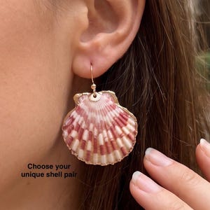 Ohrringe aus natürlicher Jakobsmuschel – Statement-Schmuck mit Goldrand im Küstenstil, Accessoires für Strandhochzeiten, Boho-Sommerohrringe, Geschenk für Meeresliebhaber