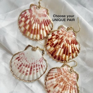 Orecchini con conchiglia di capesante naturale - Gioielli costieri con bordi dorati, accessori per matrimoni in spiaggia, orecchini estivi boho, regalo per gli amanti dell'oceano