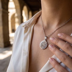 Stainless Steel Spiral Necklace – Minimalist Silver Swirl Pendant – Modern Circle Charm – Everyday Layering Jewelry Gift for Her