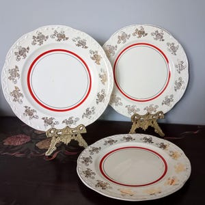 Vintage Weather y Hanley England Royal Falcon Ware Plate Gold Trimmed
