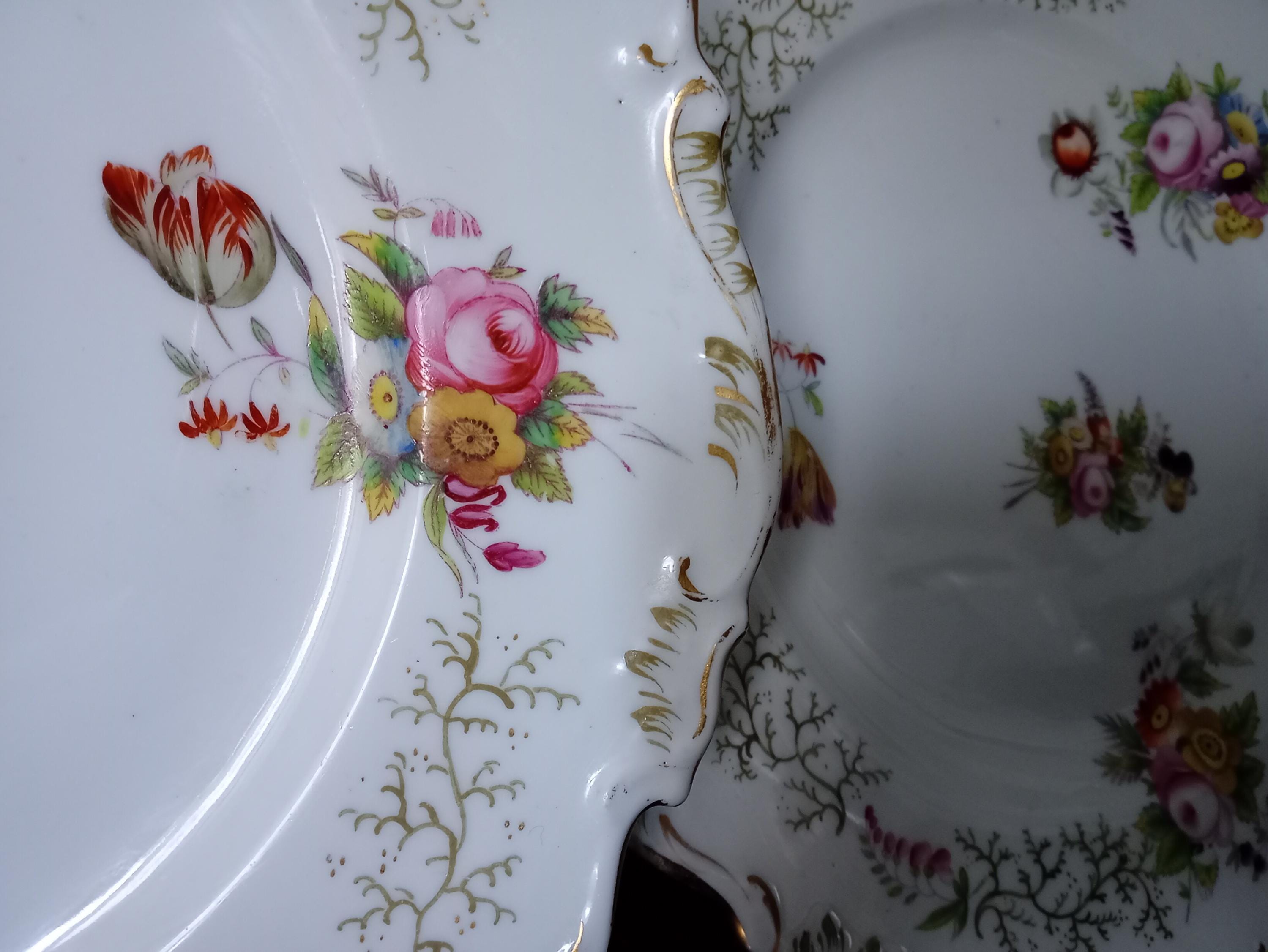 【Coalport】アンティーク　プレート　花柄　透かし アンティークのコールポート製デザートプレート。縁に穴が開けられ