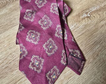 Giorgio Armani Tie 100% Silk Italy Burgundy Red Geometric Medallion Vintage