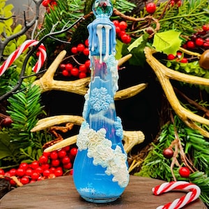 Frosted Kiss Potion Bottle: Color-Changing Holiday Decor