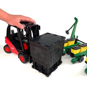 Contenitore per semi in scala 1:16 con tramoggia inferiore