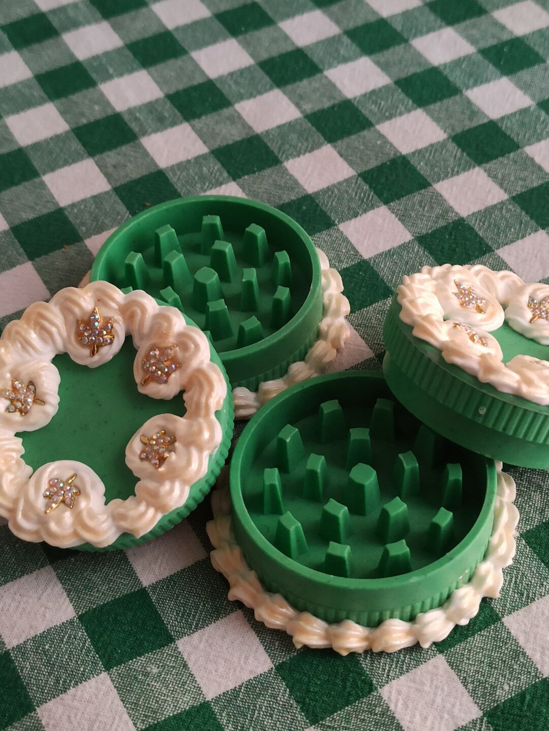 420 Fake Cake Herb Grinder, Green Grinder With Leaf Diamond Charms