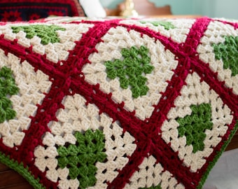 CROCHET PATTERN / Christmas Tree Granny Square Blanket / Photo