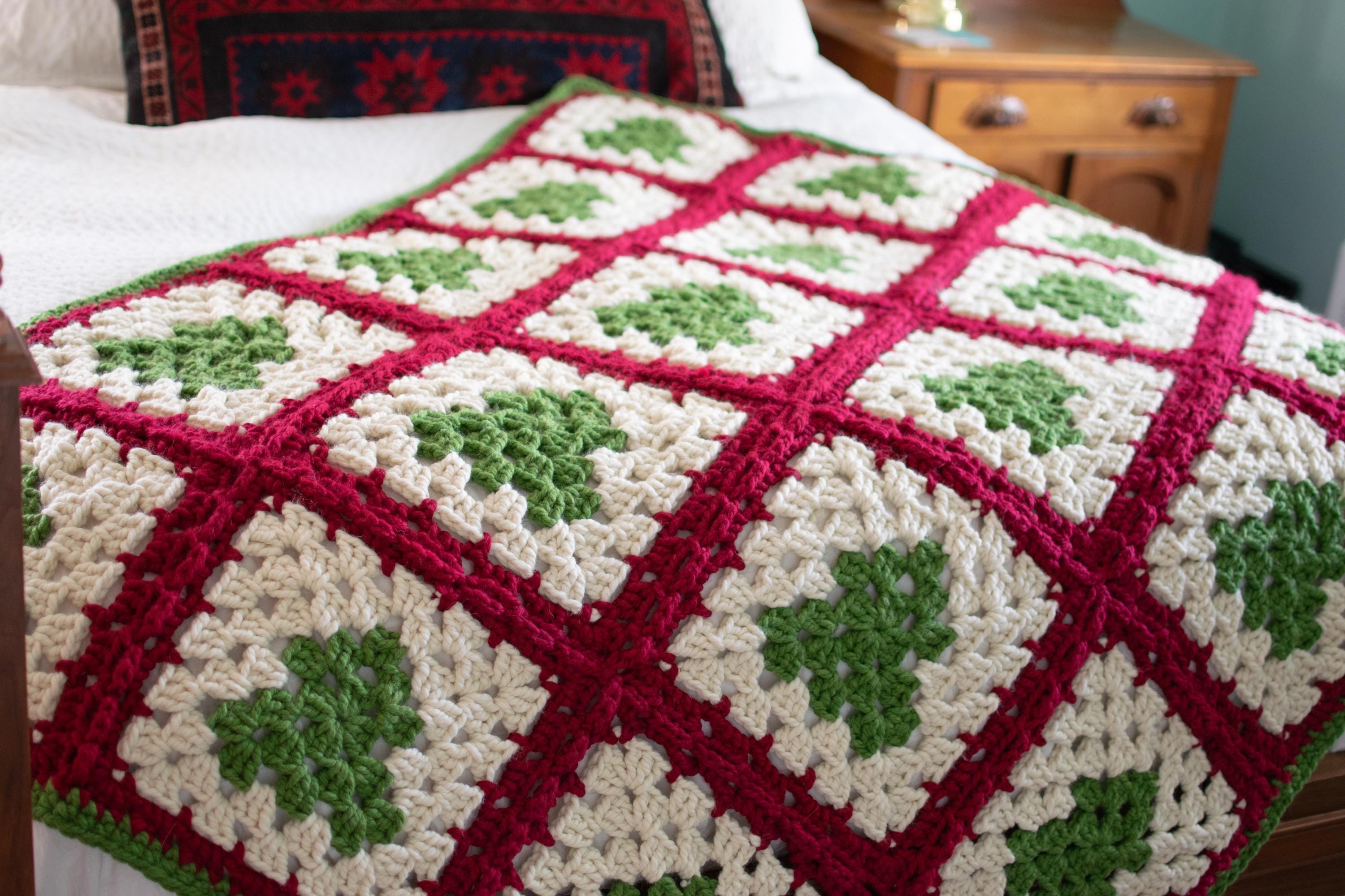CROCHET PATTERN and Video / Christmas Tree Granny Square Blanket