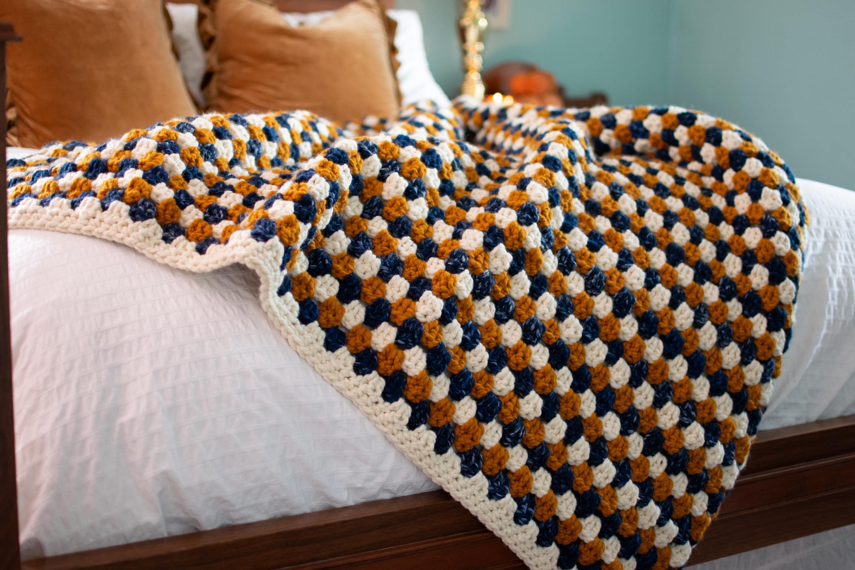 Super Soft Halloween Throw Blanket - Lightweight Flannel Fleece Blanket For Couch, Bed & Outdoor