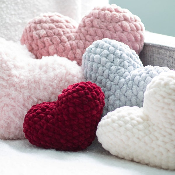 Crochet Heart Pillow Pattern, Easy Step by Step Photos, 4 sizes, Pdf Download