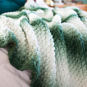 CROCHET PATTERN and video / The Original Chunky Evergreen Throw / Crochet blanket tutorial / Modern Crochet Throw / Easy PDF download