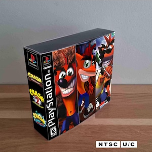 Beschermhoes - GEEN SPELLETJES - Crash Bandicoot 1, 2 & 3 - PS1 - NTSC VS