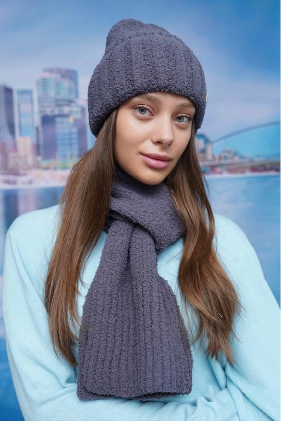 Conjunto de colores gorro de invierno cálido para mujer con