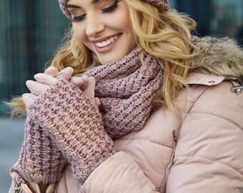 Set in cashmere: cappello, guanti, sciarpa, berretto con pompon in pelliccia sintetica, set in maglia, set invernale da donna in cashmere, comodo e morbidissimo. - Italia