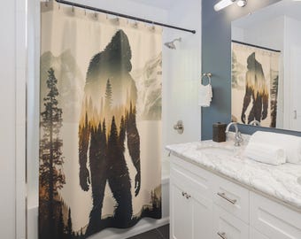 Big Foot Mit Blick auf See Wald Berge Duschvorhang | Wildnis Sasquatch
