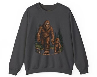 Big Foot und Junge zu Fuß durch Wald Sweatshirt | Sasquatch Waldland Design