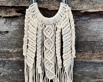 Horseshoe Macrame