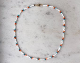Fint halsband med pärlor och choker