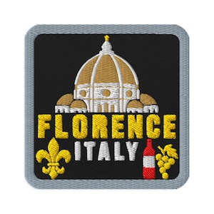 Könnte beinhalten: Ein quadratischer Stickaufnäher mit grauem Rand auf schwarzem Hintergrund. Er zeigt eine goldene und weiße Kuppel, den gelben Schriftzug FLORENCE, den weißen Schriftzug ITALY, eine gelbe Lilie, eine rote Weinflasche und gelbe Weintrauben.
