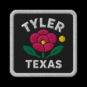 Puede incluir: Un letrero de madera rústica con el texto "Welcome to our home" en letras blancas. El letrero presenta un acabado envejecido y un diseño sencillo y acogedor, perfecto para un porche o entrada.