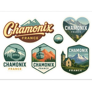 Könnte beinhalten: Eine Sammlung von Aufklebern aus Chamonix, Frankreich, in verschiedenen Formen. Die Designs zeigen Berglandschaften, Seilbahnen und den Namen der Stadt in einer Vintage-Schriftart. Die Farbpalette umfasst Grün-, Braun- und Blautöne.