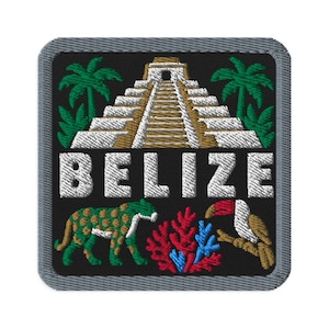 Könnte beinhalten: Ein quadratischer Stickaufnäher mit schwarzem Hintergrund und grauem Rand. Er zeigt eine beige Maya-Pyramide, grüne Palmen, einen gefleckten grünen Jaguar, rote und blaue Korallen, einen Tukan und den weißen Schriftzug BELIZE in der Mitte.
