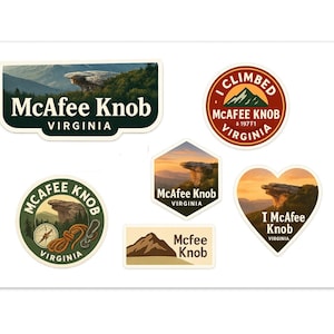 Puede incluir: Una colección de pegatinas de McAfee Knob, Virginia, en varias formas. Los diseños incluyen la formación rocosa de McAfee Knob, texto que dice "I Climbed McAfee Knob", e ilustraciones de brújula y cuerda. La paleta de colores incluye verde, marrón y naranja.