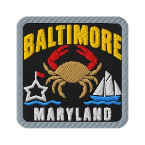 Broderad lapp med blå krabba i Baltimore Maryland souvenir, strykbar - fyrkantig, oval eller rund form, sy-på, samlarobjekt