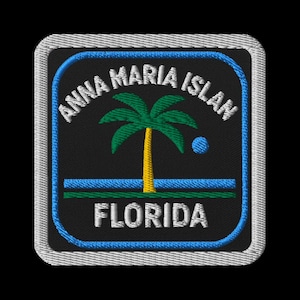 Op de afbeelding: Geborduurde patch met de tekst "ANNA MARIA ISLAND FLORIDA". Het ontwerp bevat een palmboomafbeelding, blauwe en groene horizontale lijnen, een blauwe stip en een witte rand op een zwarte achtergrond. Perfect voor reis souvenirs.