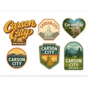 Puede incluir: Un conjunto de seis pegatinas con "Carson City Nevada" en varios diseños. Los diseños incluyen ilustraciones de edificios y paisajes, con el nombre de la ciudad en varias fuentes y formas, como un corazón y un círculo.