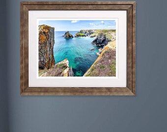 Cornwall Poster | Kynance Bucht | Mounts Bay Cornwall Meerlandschaft | Strand mit weißem Sand, türkisfarbenem Wasser und Serpentin-Felsen.
