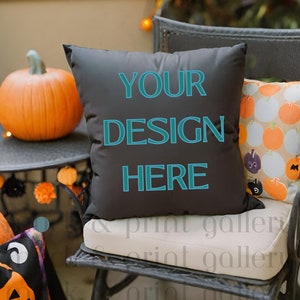 Maquette de coussin noir Halloween PNG, maquette de coussin noir de style, maquette de coussin décoratif carré