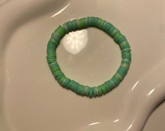 grünes Claybead Armband