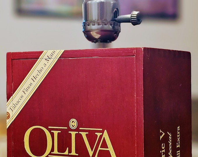 Oliva Churchill Extra Cigar Box Lamp