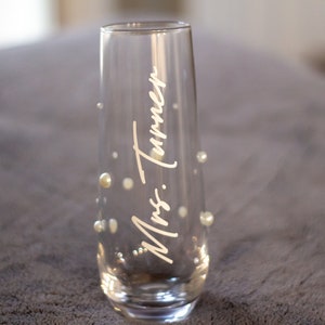 Wedding Champagne Flutes - Pearls