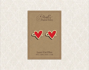 Puede incluir: Dos recortes de madera en forma de corazón rojo con una flecha a través de cada corazón. Los corazones están sobre un fondo marrón con el texto "Axel's Digital Eden" y "Laser Cut Files SVG | EPS | DXF | CDR".