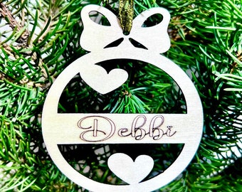 Gepersonaliseerde kersthouten ornament, aangepaste naamornament, lasergesneden cadeaukaartje, lasergesneden naamsnuisterij