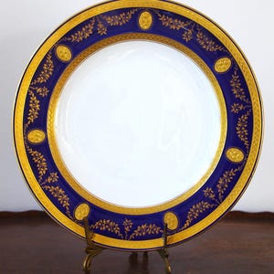 Antiek wedgwood kobaltblauw en goud verguld dinerbord neoklassiek bloemen c 1880 verhoogde vergulding / reliëfvergulde medaillons slingers bloemen