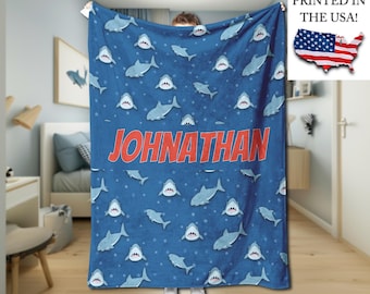 Personalisierte Haifisch-Decke für Jungen, benutzerdefinierter Name Fleece-Überwurf, kleine Jungen-Namensdecke, Ozean-Schlafzimmerdekor, Kleinkind-Fisch-Bettwäsche