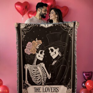 The Lovers Woven Tarot Card Blanket, 100% Cotton Fringe Throw, Gothic Skeleton Tapestry, Witchy Gift for Couple, Dark Romantic Home Decor