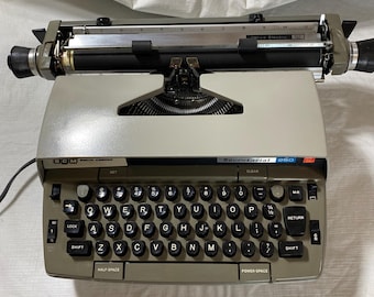 Máquina de escribir eléctrica portátil Smith Corona Secretarial 250 con cubierta