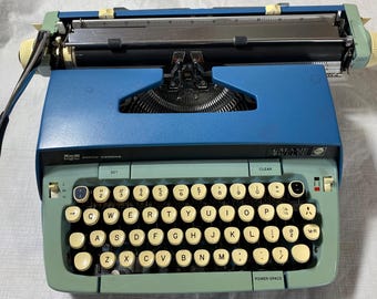 Smith Corona Galaxie Twelve Manual Portable Typewriter with case/key