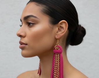 Brincos de camurça rosa com franjas e corrente dourada – Bijuteria com franjas para mulheres