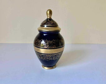 Bavaria Echt Cobalt Lidded Vase, Mały wazon urna, Złoty wzór, Malowany ręcznie, Słoik na przyprawy, Lata 60. XX wieku