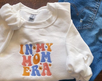 Broderad tröja med rund halsringning i min mamma-era